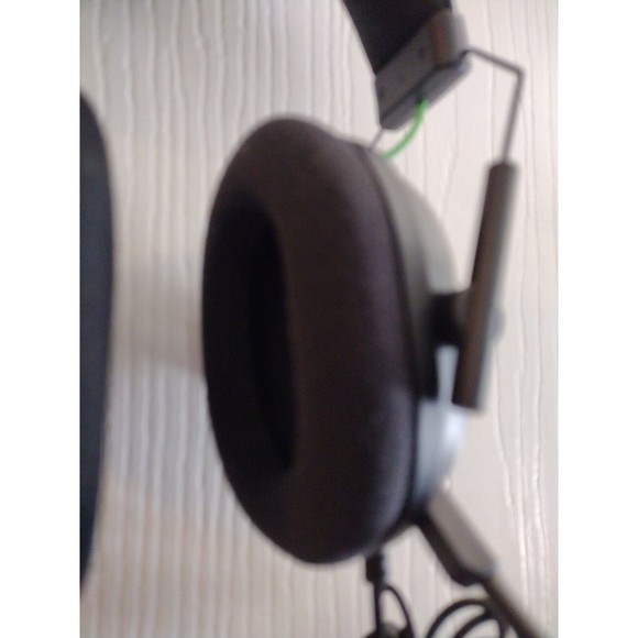 Razer BlackShark V2 Over the Ear Gaming Headset in Perfect Condition. - Picture 6 of 7